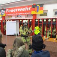 Brandschutzerziehung in voller Montur