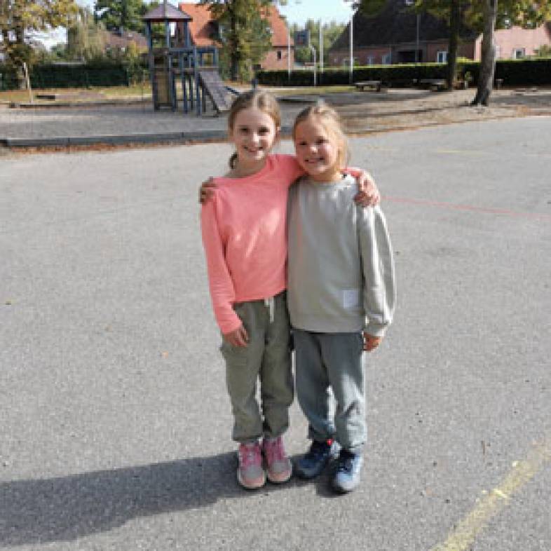 Unsere neuen Schülersprecherinnen: Taja und Nina